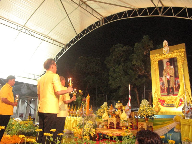 เลขาธิการมูลนิธิชัยพัฒนา เป็นประธานในพิธีจุดเทียนถวายพระพรชัยมงคล เนื่องในโอกาสวันเฉลิมพระชนมพรรษา สมเด็จพระเจ้าอยู่หัวมหาวชิราลงกรณ บดินทรเทพยวรางกูร ครบ ๖๖ พรรษา