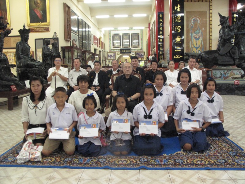 เลขาธิการมูลนิธิชัยพัฒนา เป็นประธานในพิธีมอบทุนการศึกษา และร่วมพิธีระลึกฤกษ์พระราชทานสร้างวิหารเซียน