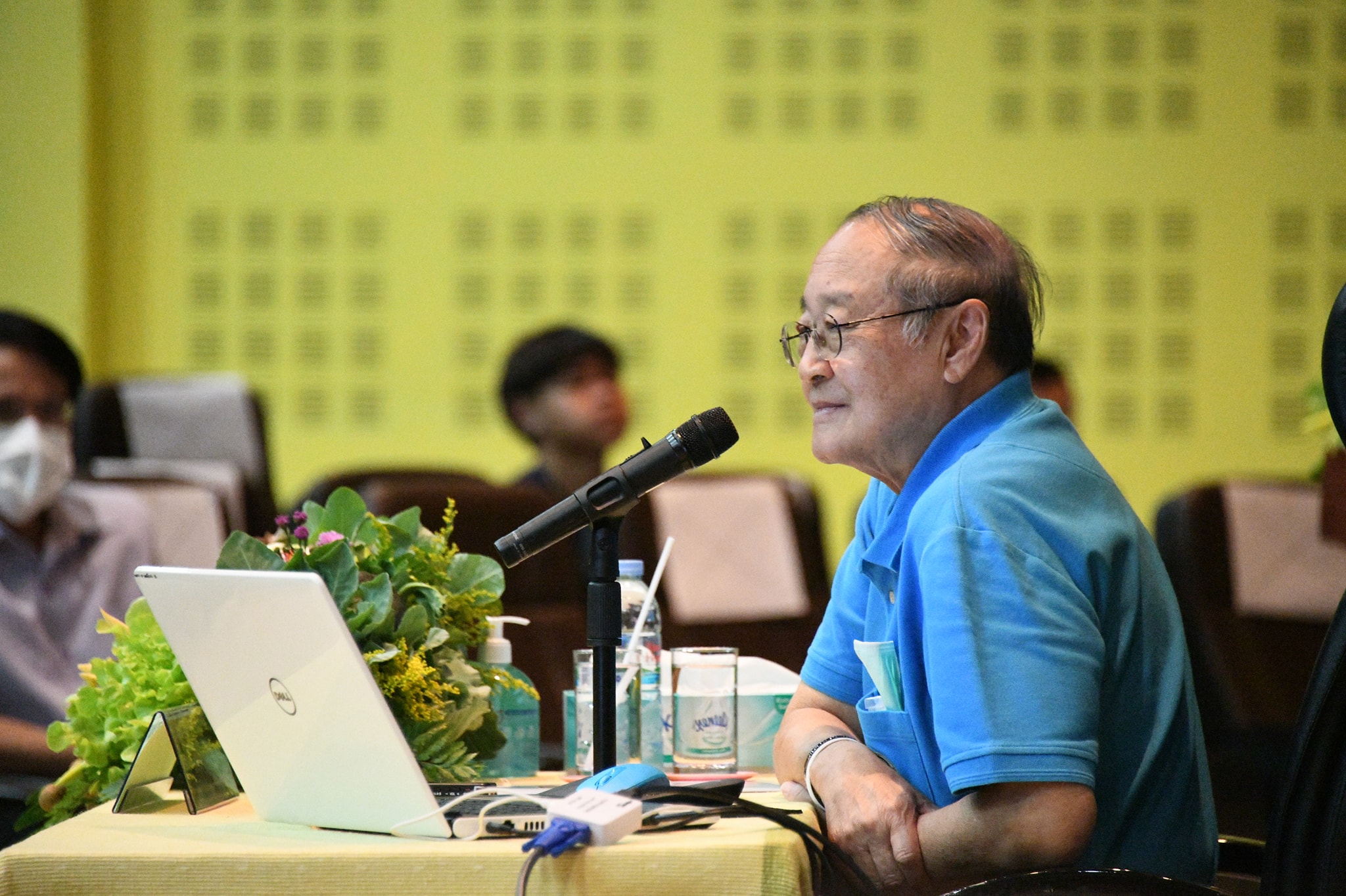 ดร.สุเมธ ตันติเวชกุล เลขาธิการมูลนิธิชัยพัฒนา สอนบรรยายพิเศษ เรื่อง “พระราชปรัชญา ด้านเศรษฐกิจพอเพียง” หลักสูตรวิทยาศาสตรมหาบัณฑิต สาขาวิชาการพัฒนาภูมิสังคมอย่างยั่งยืน คณะผลิตกรรมการเกษตร มหาวิทยาลัยแม่โจ้ ณ มหาวิทยาลัยแม่โจ้ จังหวัดเชียงใหม่